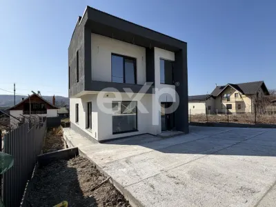 Casă modernă de vânzare în Curtea de Argeș – teren 1.000 mp, finisată la cheie