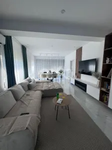 Casă modernă 4 camere – Calea Campulung, Pitești